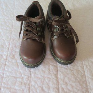 NWOT Boy's Thom McAn Brown Leather Non Marking Lace Shoes Size 13
